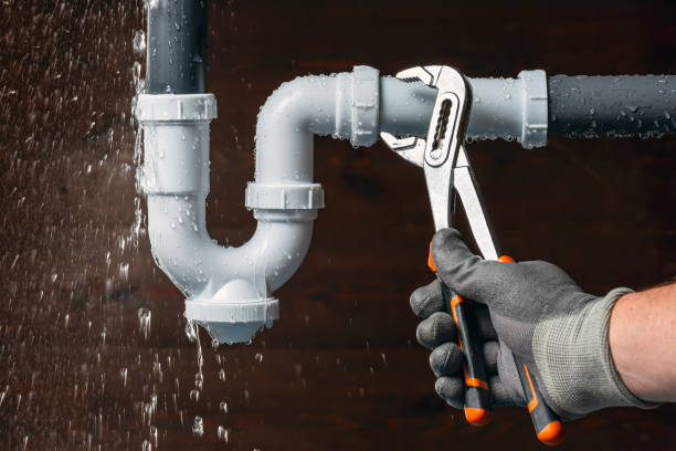 Professional Leak Detection technician working in Goldsmith, IN